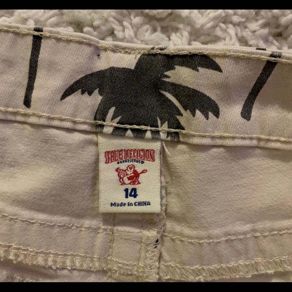 Men Shorts.. size 14 - Picture 2 of 2